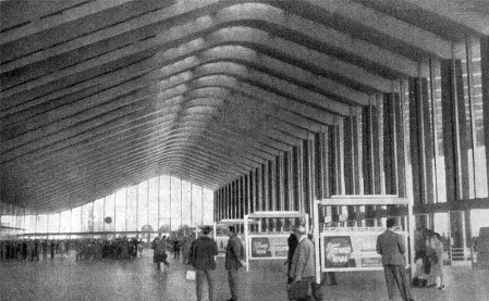 Рим. Вокзал Термини, 1948—1950 гг. Архитекторы А. Вителоцци и др.