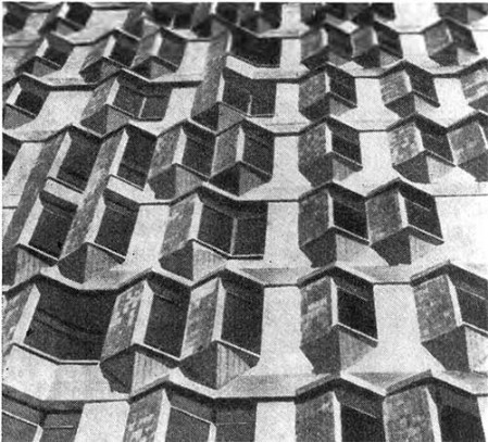 Барселона. Жилой дом, 1960—1964 гг. Архитекторы К. М. Марторель, О. Боигас, Д. Маккей. 