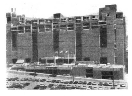 Монреаль. Здание на пл. Бонавентур. Арх. фирма «Аффлек, Десбара, Димакопулос, Лебензольд, Сайз»