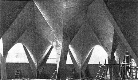 Мехико. Церковь «Вирхен Милагроса», 1953—1955 гг. Арх. Ф. Кандела. Интерьер